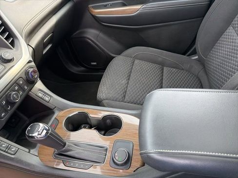 Used 2017 GMC Acadia SLE image 17