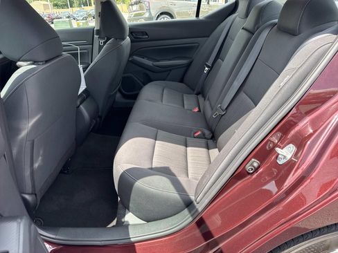 Used 2025 Nissan Altima 2.5 SV FWD image 28