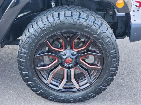 Used 2016 Jeep Wrangler Unlimited Rubicon image 9