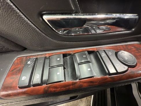 Used 2011 Cadillac Escalade EXT Luxury image 11