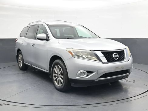 Used 2013 Nissan Pathfinder SV w/ Trailer Tow Pkg AWD/4WD image 2