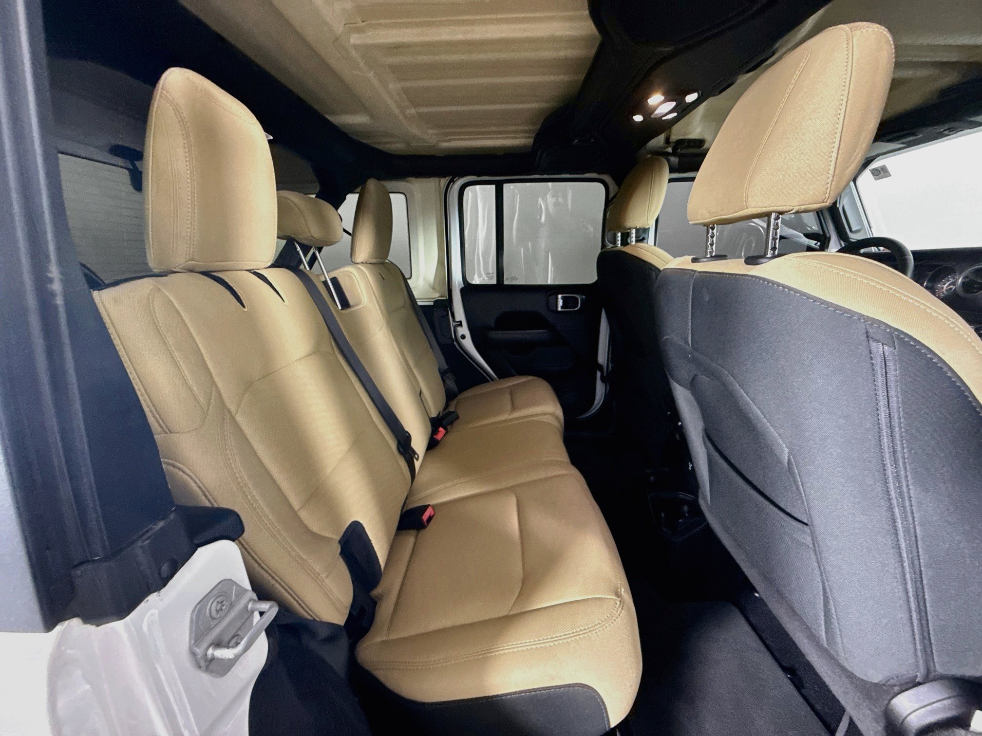 Used 2019 Jeep Wrangler Unlimited Sahara AWD/4WD image 32