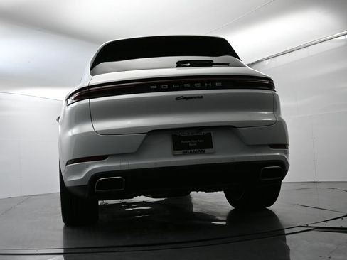 Certified 2025 Porsche Cayenne E-Hybrid w/ Premium Package Plus image 53