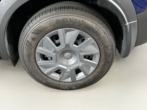 Used 2025 Nissan Kicks S image 11