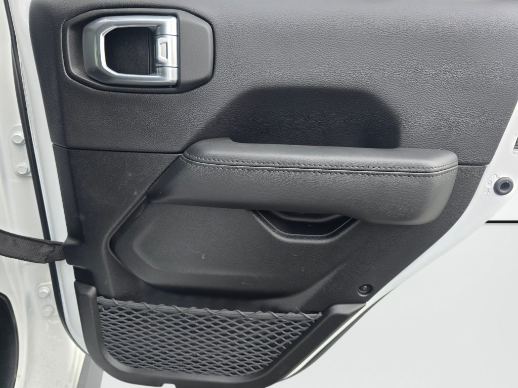 Used 2022 Jeep Wrangler Unlimited Sahara AWD/4WD image 24