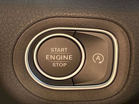 Used 2025 Mercedes-Benz GLS 450 4MATIC image 23