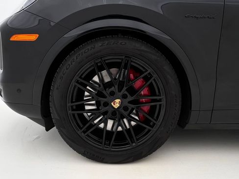 Used 2024 Porsche Cayenne S image 26