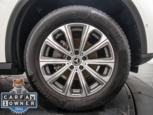 Used 2025 Mercedes-Benz GLC 300 4MATIC image 29