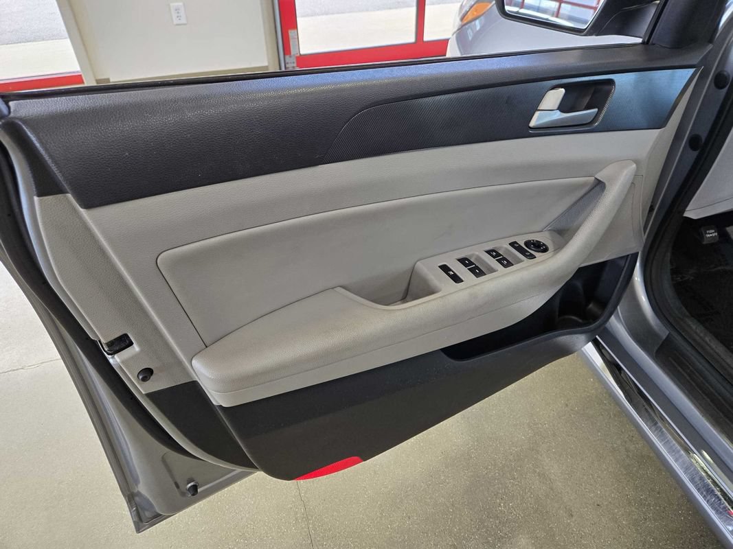 Used 2015 Hyundai Sonata Sport w/ Option Group 03 FWD image 10