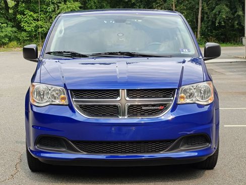 Used 2019 Dodge Grand Caravan SE w/ UConnect Hands-Free Group FWD image 8
