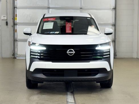 Certified 2025 Nissan Kicks SV image 2