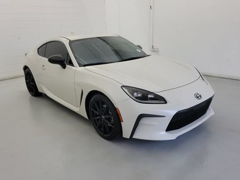 Used 2025 Toyota GR86 Premium RWD image 7