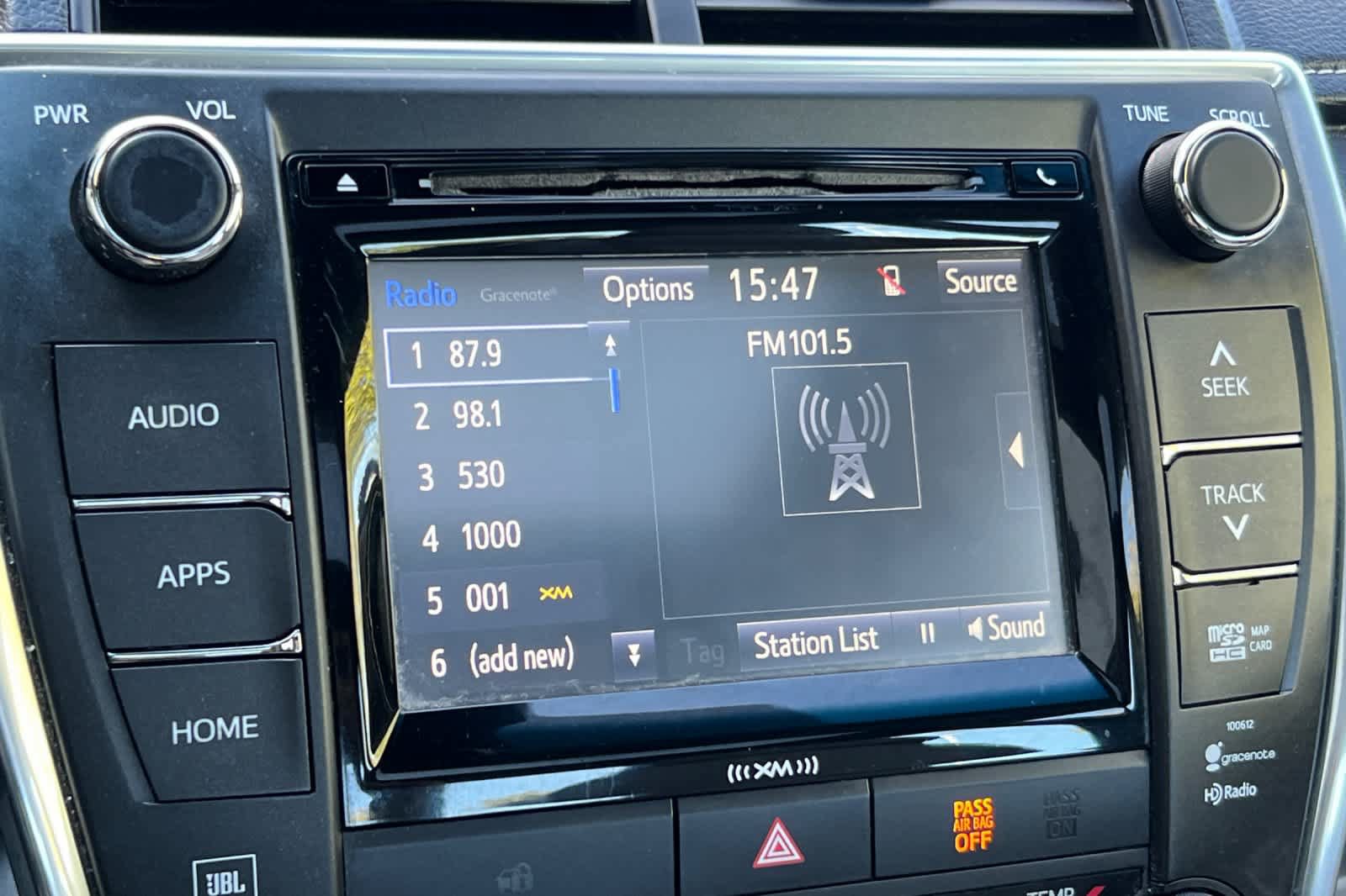 Used 2017 Toyota Camry XLE w/ Moonroof Package FWD image 19