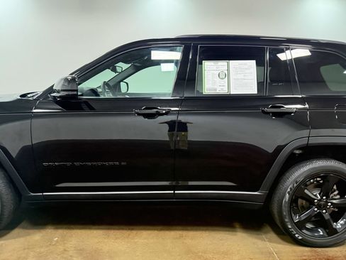 Used 2024 Jeep Grand Cherokee Altitude AWD/4WD image 37