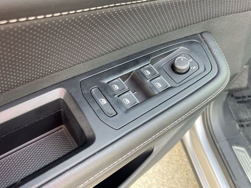 Used 2025 Volkswagen Atlas SE AWD/4WD image 13