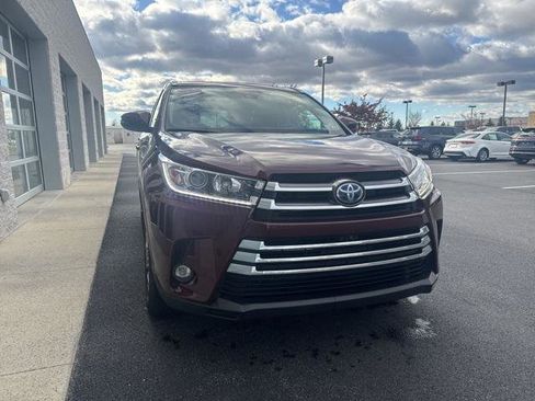 Certified 2019 Toyota Highlander Limited Platinum image 3