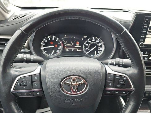 Used 2021 Toyota Highlander Limited image 22