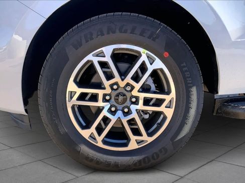 New 2025 Ford Expedition Active image 11