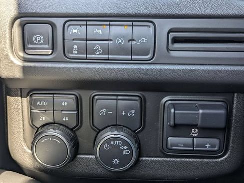Used 2021 Chevrolet Tahoe Z71 w/ Z71 Signature Package AWD/4WD image 18