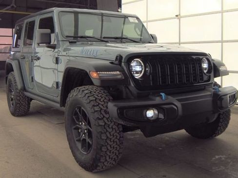 Used 2024 Jeep Wrangler Unlimited image 2