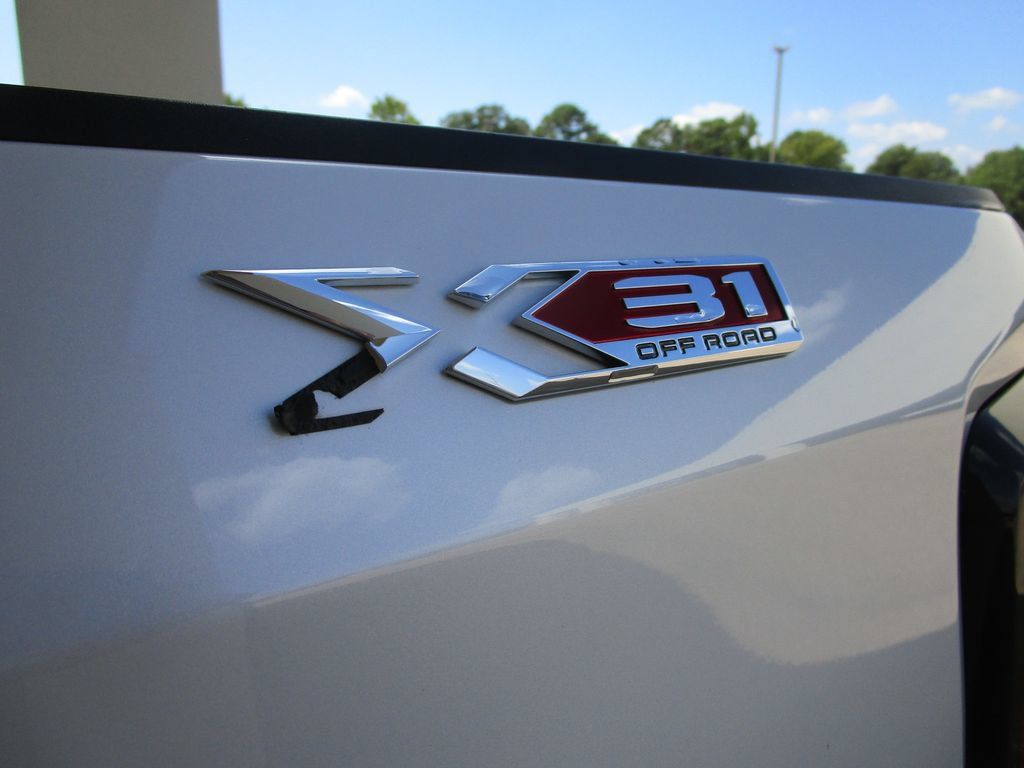 Used 2021 GMC Sierra 1500 SLT w/ SLT Convenience Package AWD/4WD image 19