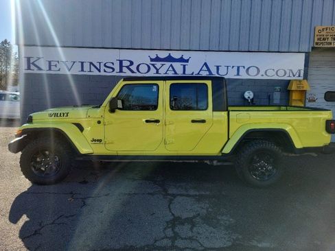 Used 2023 Jeep Gladiator Sport image 3