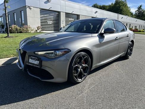 Used 2018 Alfa Romeo Giulia Ti Sport w/ Quick Order Package 22S Sport AWD/4WD image 4