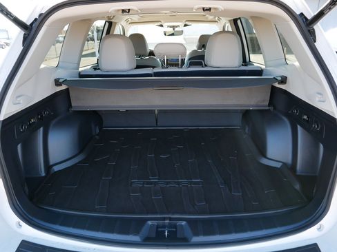 Used 2024 Subaru Forester Limited w/ Convenience Package image 18