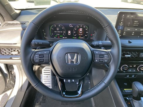 Used 2025 Honda Accord Sport image 25