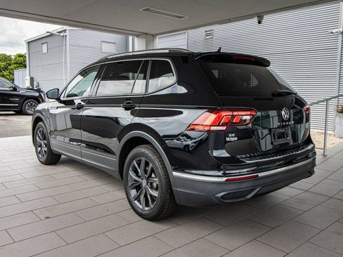 Certified 2024 Volkswagen Tiguan SE FWD image 12