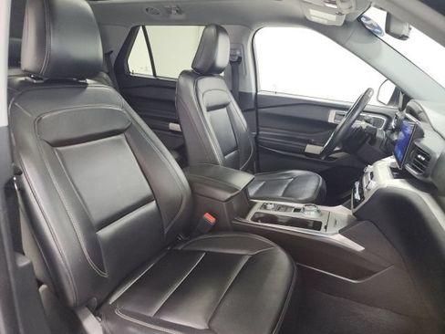 Used 2021 Ford Explorer XLT w/ Equipment Group 202A AWD/4WD image 9