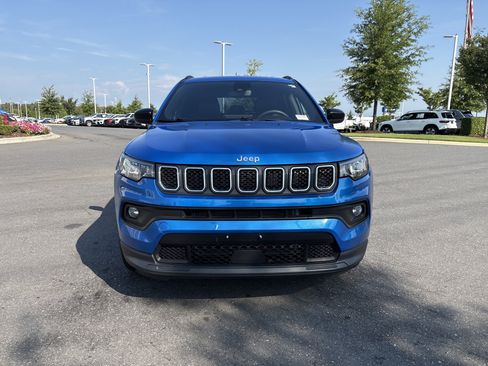 Used 2024 Jeep Compass Latitude AWD/4WD image 3