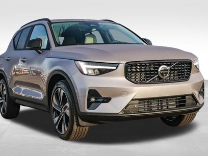 New 2026 Volvo XC40 B4 Plus w/ Climate Package