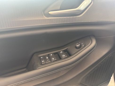 New 2025 Jeep Grand Cherokee L Laredo image 13