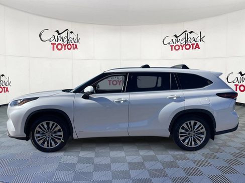 New 2026 Toyota Highlander Platinum AWD/4WD image 5