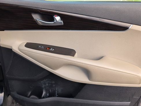 Used 2019 Kia Sorento FWD image 38