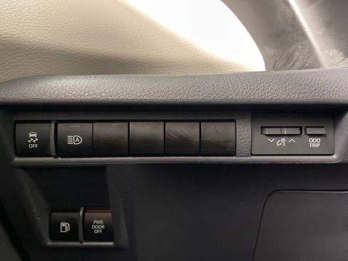 Certified 2023 Toyota Sienna XLE image 28