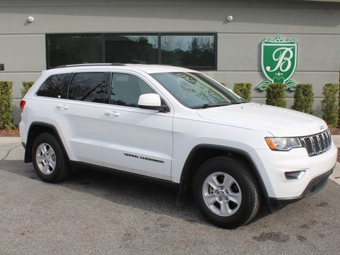 Used 2017 Jeep Grand Cherokee Laredo w/ Quick Order Package 2BE image 2