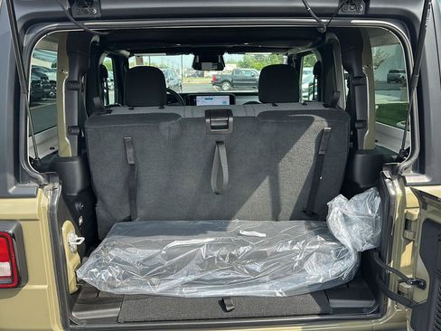 Used 2025 Jeep Wrangler Sport AWD/4WD image 13