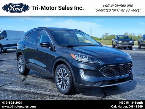 Used 2022 Ford Escape Titanium w/ Class II Trailer Tow Package AWD/4WD image 1