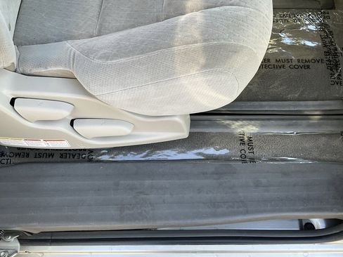 Used 2015 Toyota Sienna LE image 48