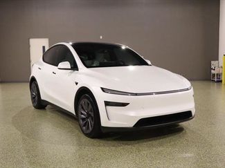 Used 2026 Tesla Model Y 2WD video 1
