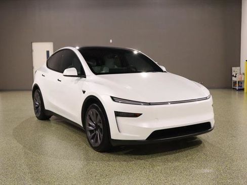 Used 2026 Tesla Model Y 2WD image 1