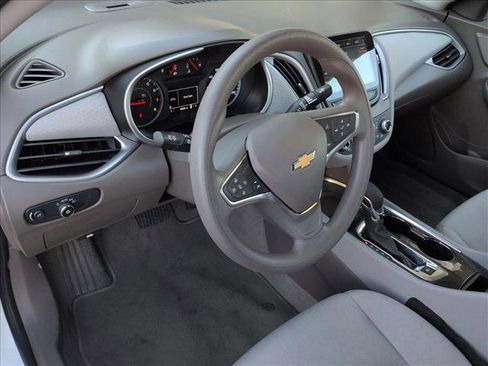 Used 2025 Chevrolet Malibu LT image 9