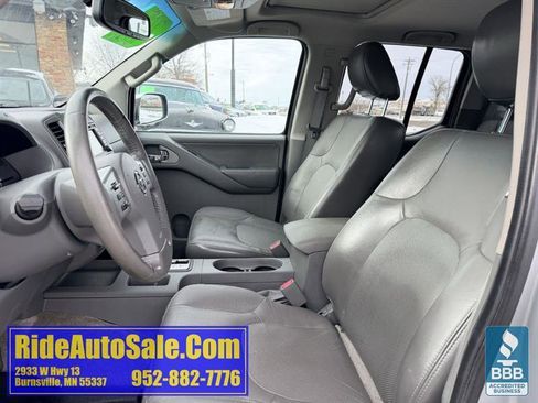 Used 2013 Nissan Frontier SL w/ Moonroof Pkg image 10