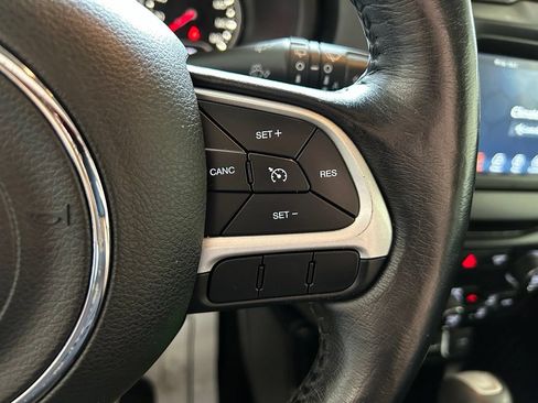 Used 2019 Jeep Renegade Latitude w/ Cold Weather Group FWD image 24