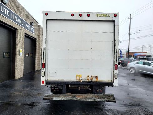 Used 2017 Ford E-350 and Econoline 350 Super Duty w/ Power Windows & Locks Group image 5