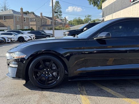 Used 2018 Ford Mustang GT Premium w/ Black Accent Package RWD image 5