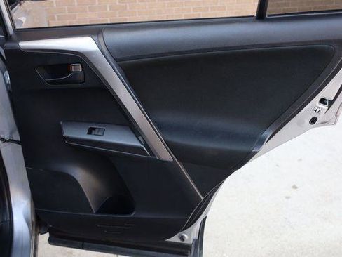 Used 2018 Toyota RAV4 LE image 21