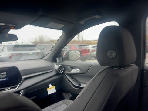 New 2026 Chevrolet Equinox LT w/ LPO, Floor Liner Package image 4